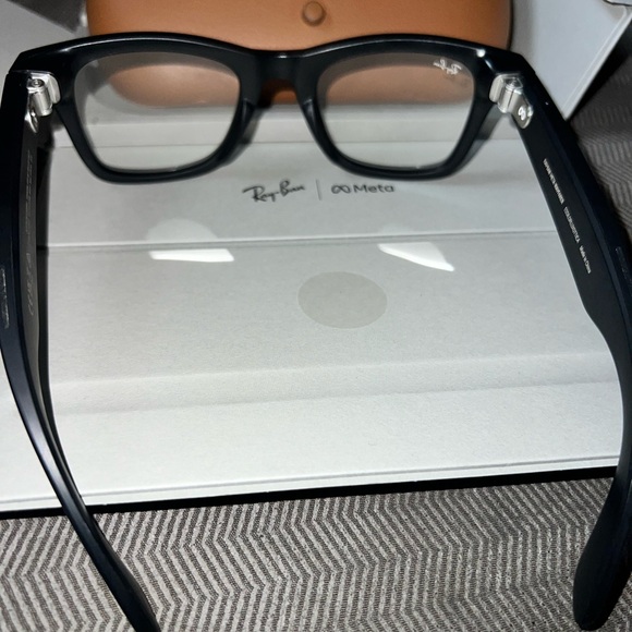 Ray-Ban Wayfarer Matte Black Sunglasses - Picture 7 of 9